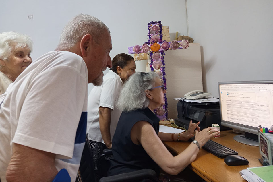 FRATER impulsa la autonomía personal y la inclusión digital de cerca de 900 personas con discapacidad en Andalucía